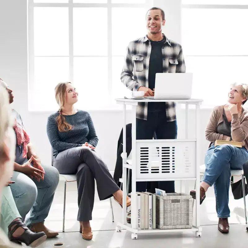 Bureau debout réglable avec repose-pieds, panneau en maille, roulettes verrouillables, pour le télétravail