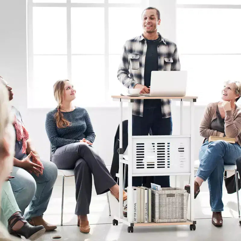 Bureau debout réglable avec repose-pieds, panneau en maille, roulettes verrouillables, pour le télétravail