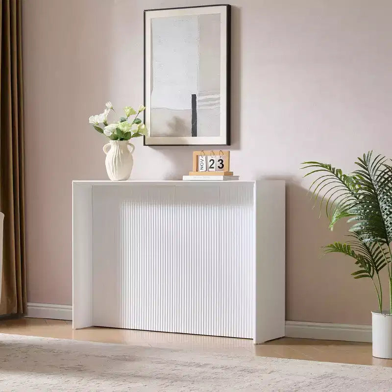 Console contemporaine avec façade ondulée